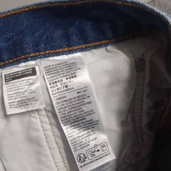 Levi's Jean Shorts - Picture 9 of 9